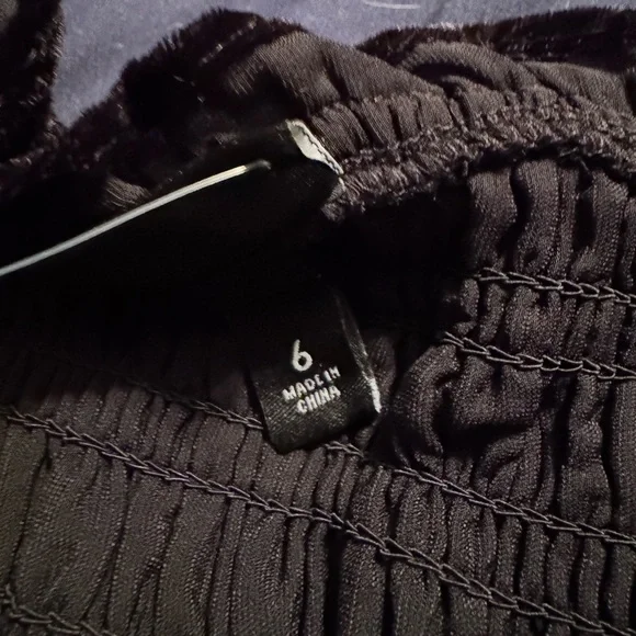 Elegant Black Velvet Top - Picture 2 of 2